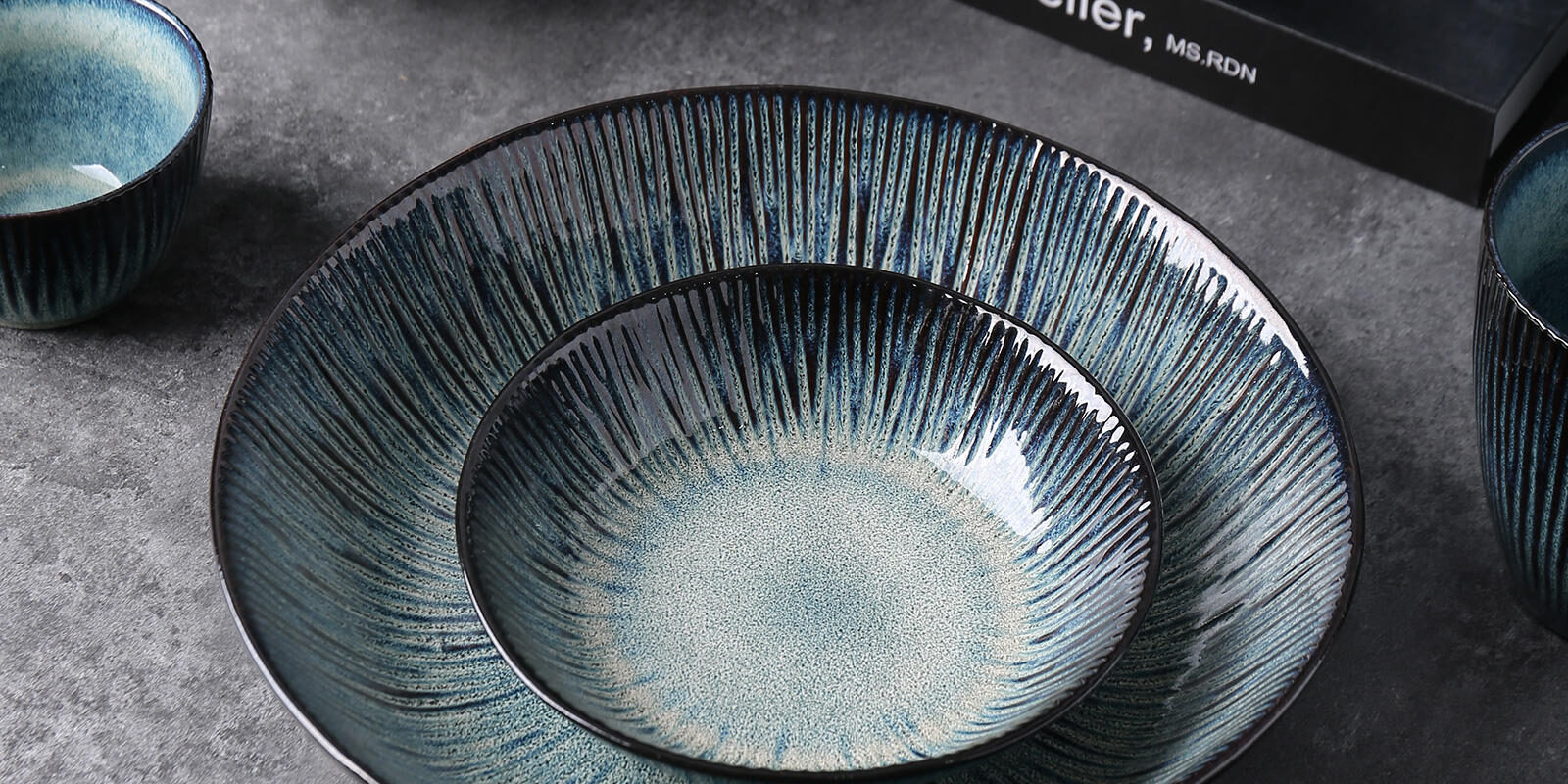 Modern luxury 16-piece stoneware dinnerware set with custom logo