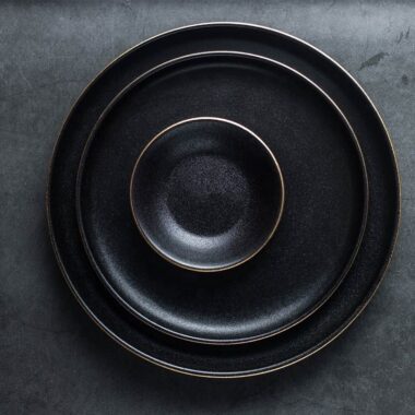 Black dinner plates with gold rim in bulk for restaurants