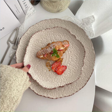  Hand-painted ceramic stoneware 