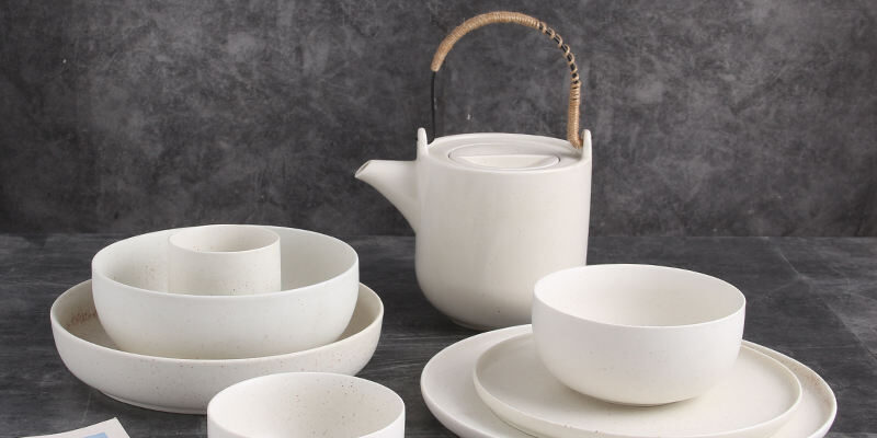 White porcelain dinnerware set